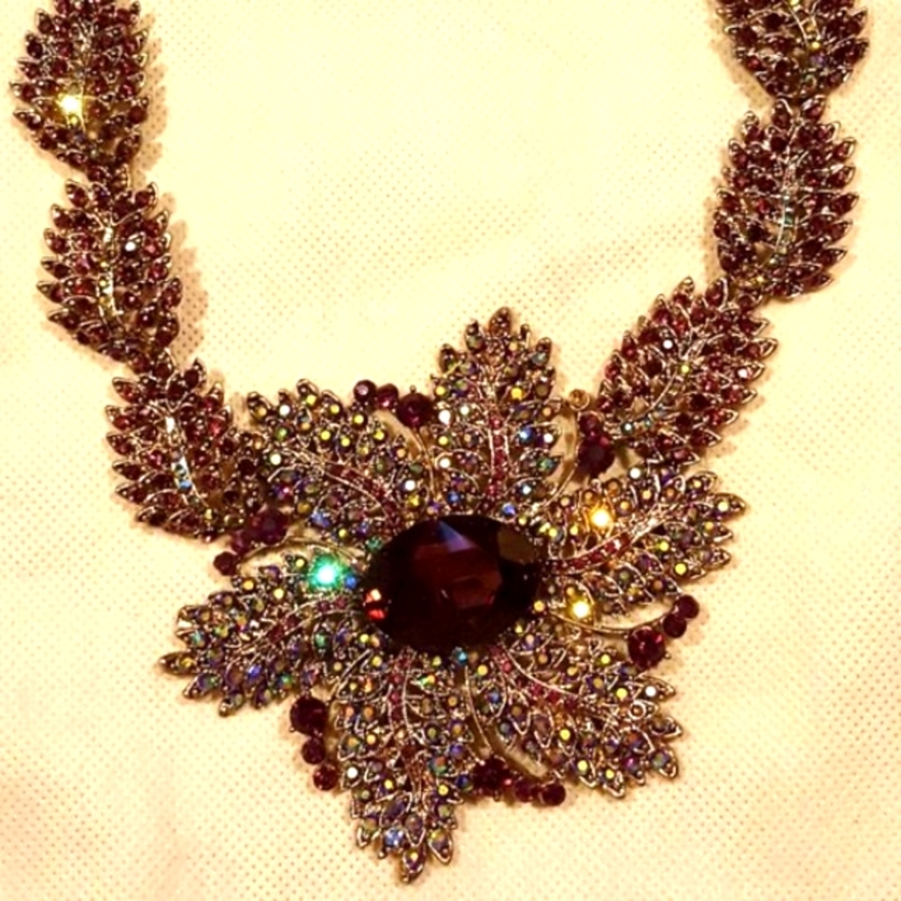 STUNNING FLOWER CRYSTAL RHINESTONE 16-18" NECKLACE.